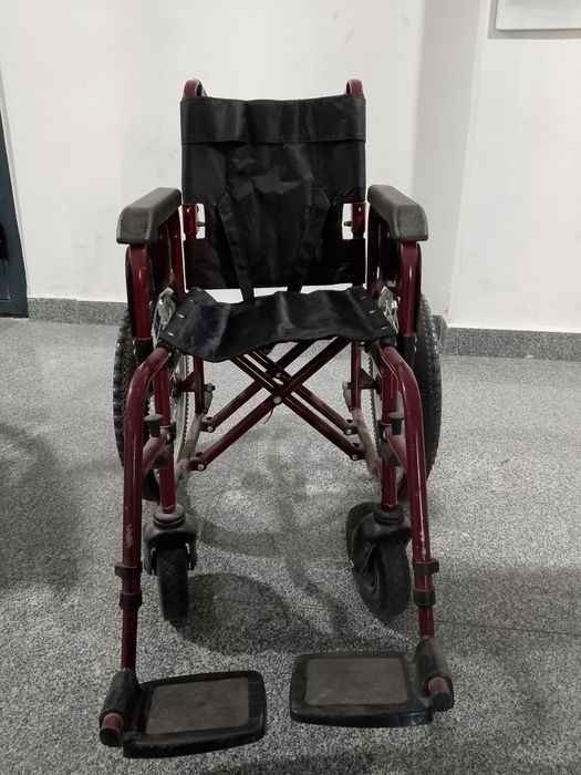 Bolalar uchun nogironlik aravasi sotiladi yaxshi holatda yangidek
