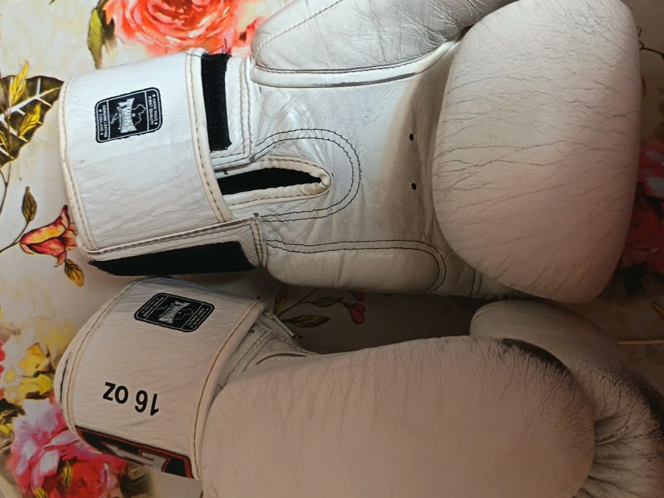 Mănuși în stare foarte bună