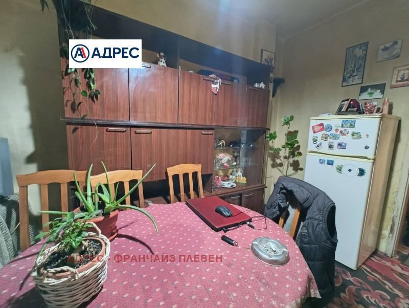 Продава се Тристаен апартамент в Плевен, Идеален център - 103 кв.м за 1107 €/кв.м - Снимка #2