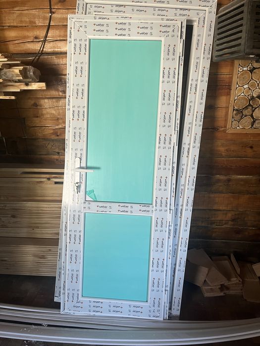 Продам пластиковые двери