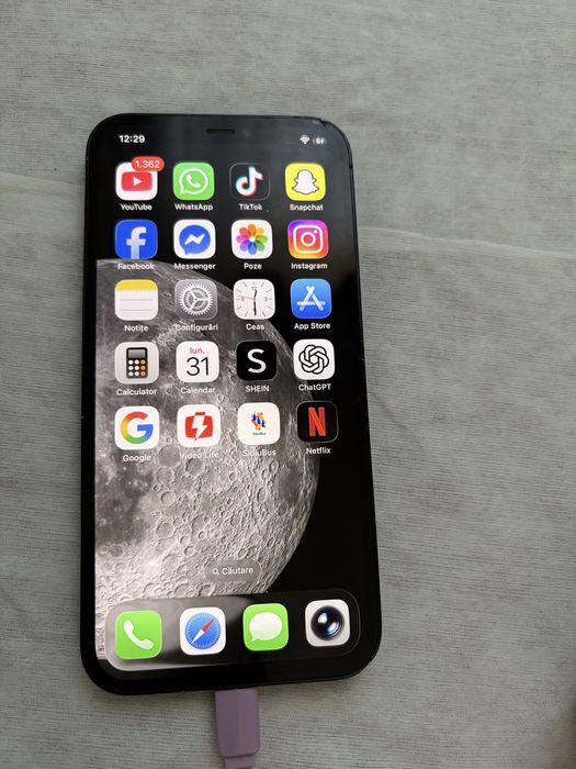 Vând un iPhone 12