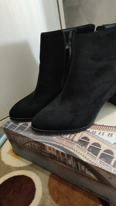 Продам . почти новые ботильоны