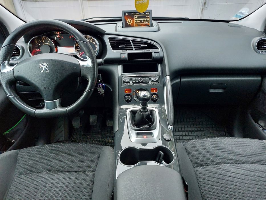 Peugeot 3008 1.2 benzina 130 CP tip STYLE an 2016