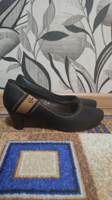 Продам туфли женские