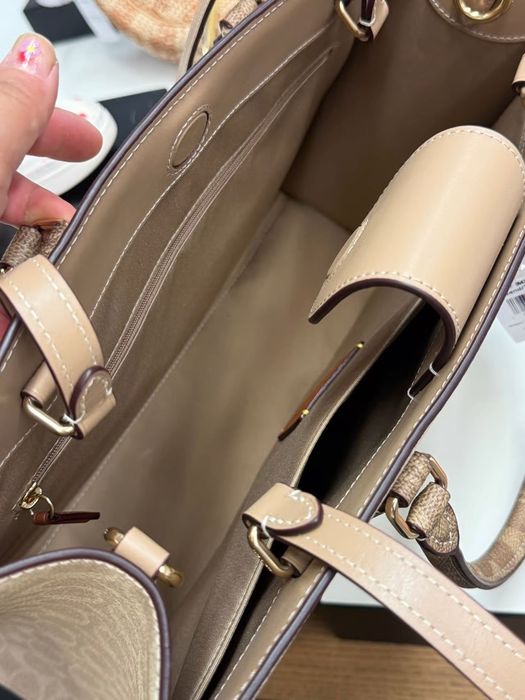 Чанта COACH Maggie Tote Bag In Blocked Signature Canvas Gold/Sand/Tan