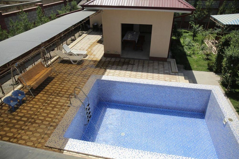 Продаётся участок с домом и строениями
Мирзо-Улугбекский район, ориент