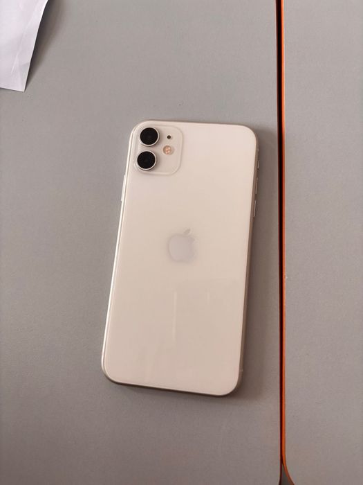 Iphone 11, aproape impecabil