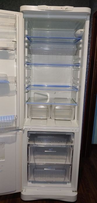 Холодильник Indesit в отличном состоянии
