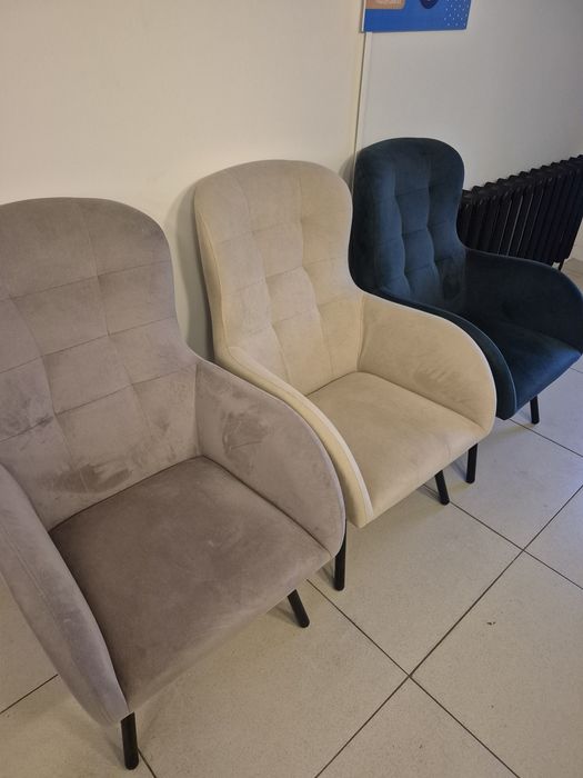 Кресло, столик, стулья