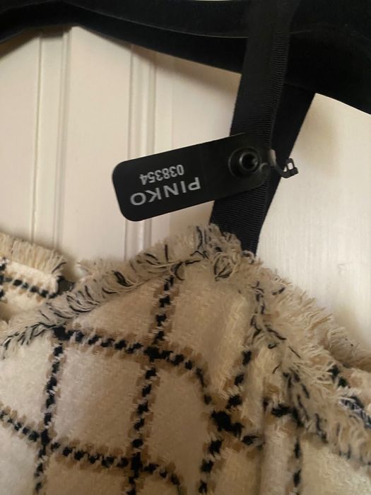 НОВА с етикети Pinko букле туид рокля