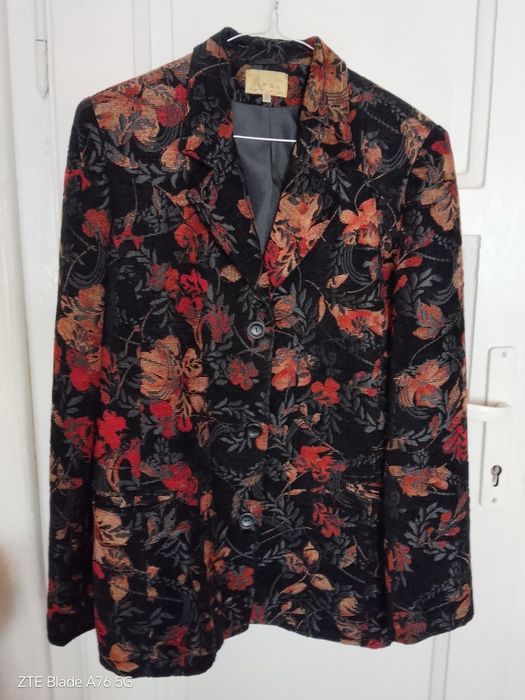 Продавам дамски сака