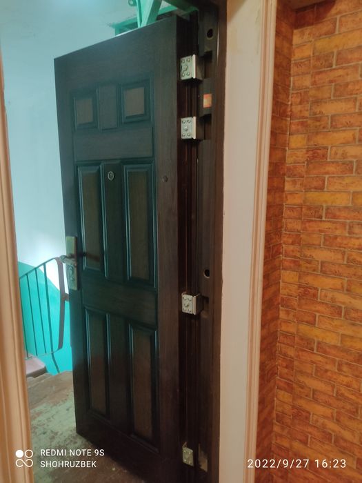 Eshik srochna sotiladi