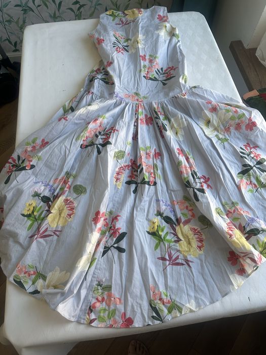 Платья нарядные разные