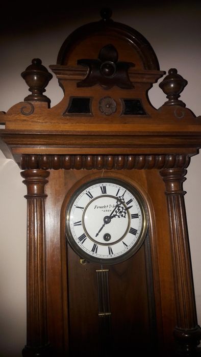 Pendul de perete cu bătaie