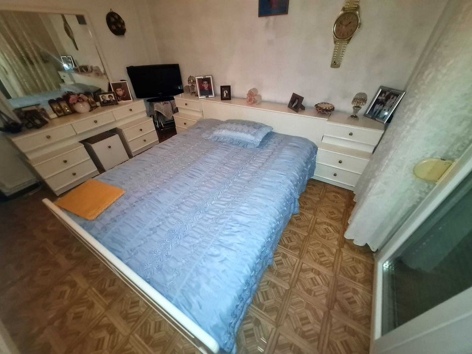 Продава 2 ет къща 240 м2 с двор 1200 м2 в Аспровалта, Гърция