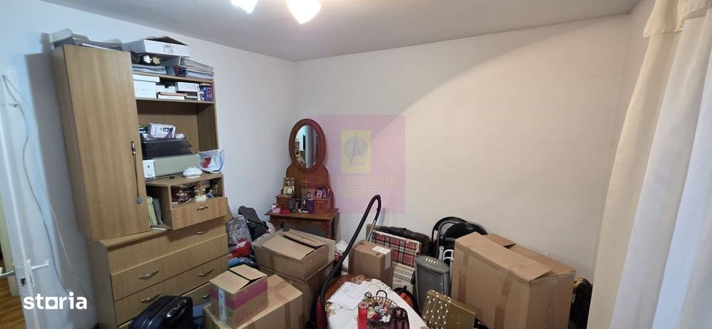 Apartament cu 3 camere de vanzare in Campina