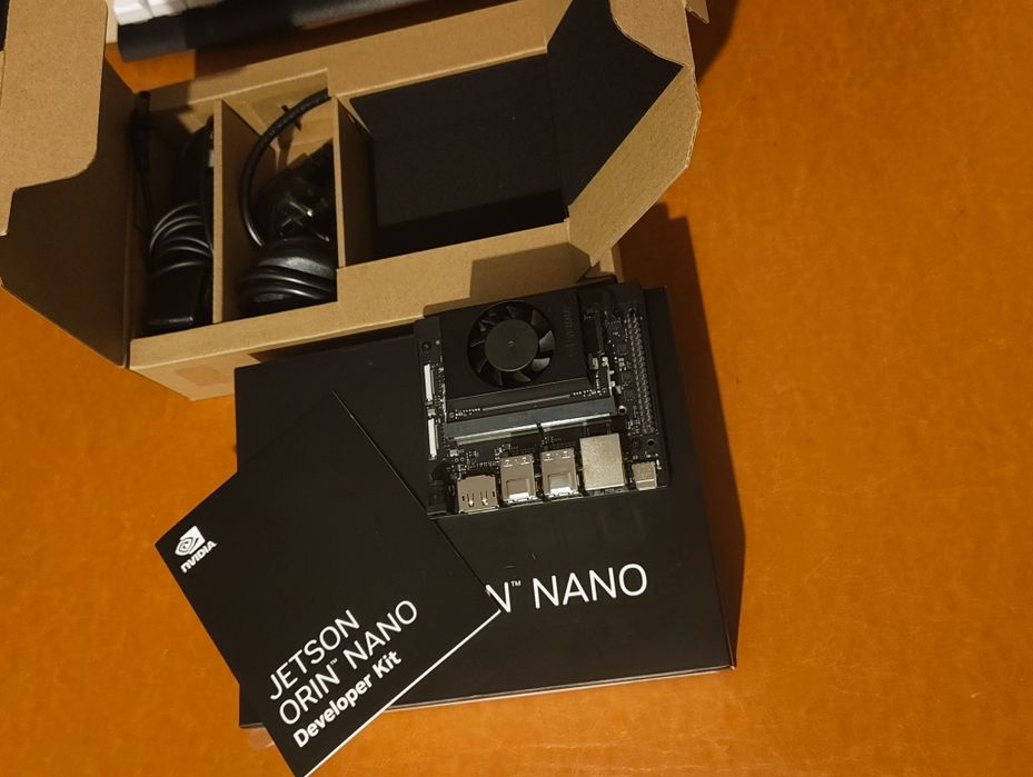 Vand  NVIDIA Jetson Orin Nano Super Developer Kit 8GB, cutie, complet.