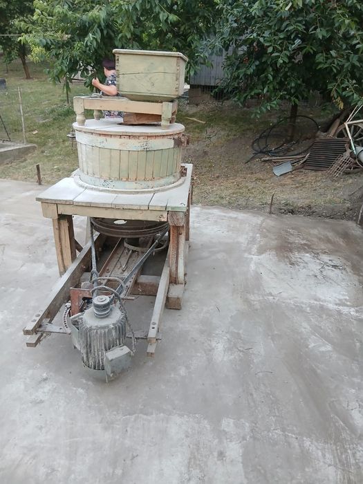 Moară cu piatră de vanzare