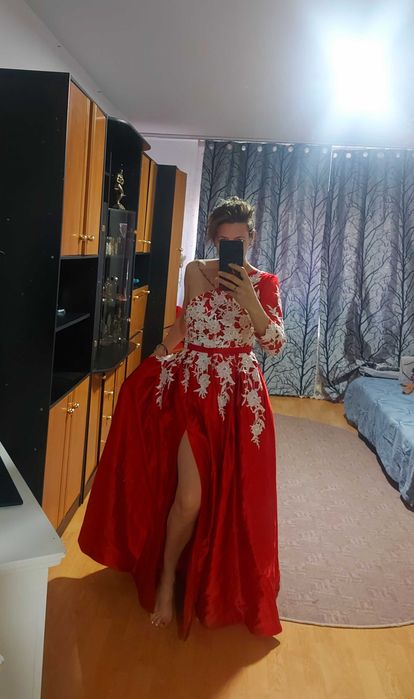 Rochie de seara rosie din satin cu dantela !