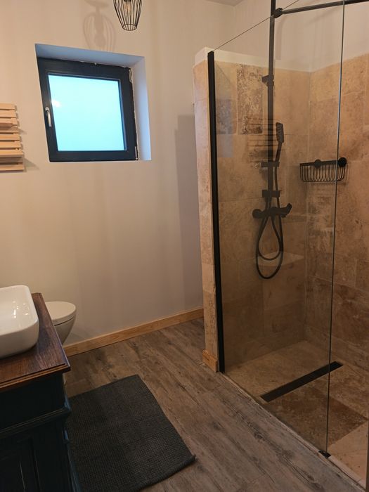 Casa Breaza, stil norvegian(Adunati), 3 ani vechime, din lemn masiv, teren 3865mp,1,5 ore pana la Bucuresti,  piscina incalzita, sera sticla,, magazie