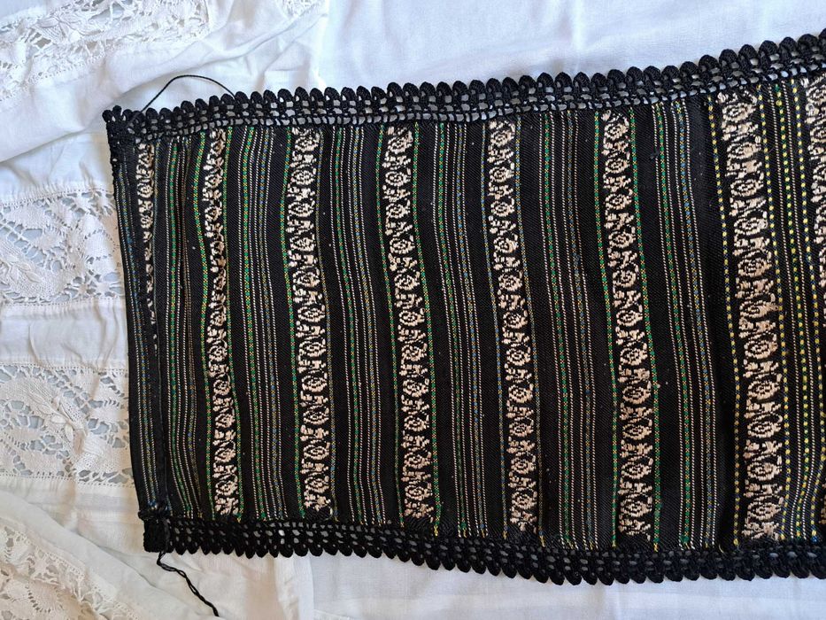 Costum popular vechi 60-70 ani, traditional oltenesc lucrat manual