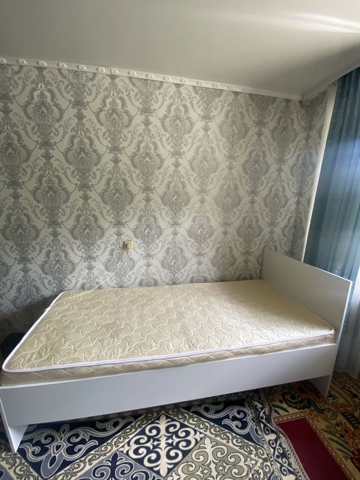 Кровать с торгом