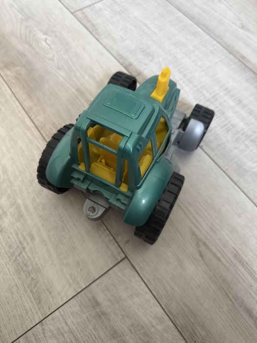 Трактор пластик новый