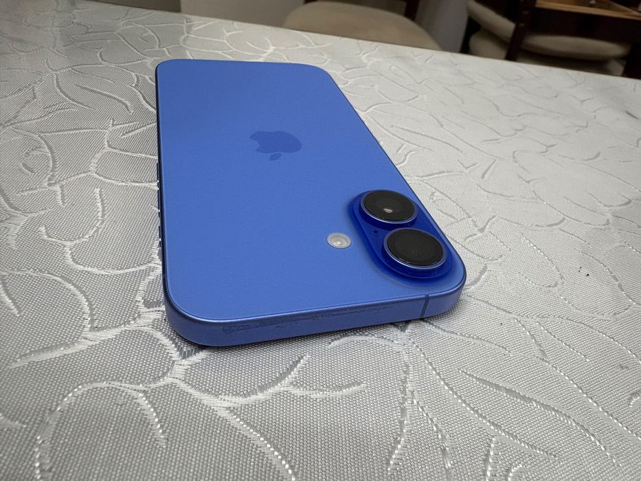 Продам IPhone 16