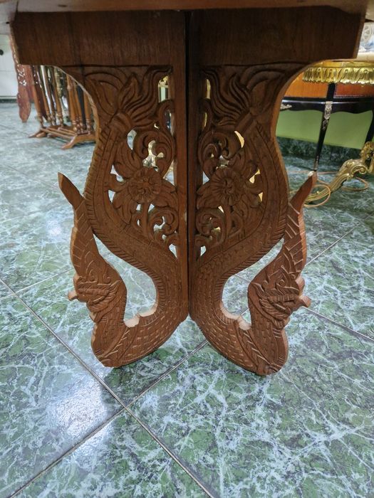 Страхотна антикварна голяма масивна масичка дърворезба