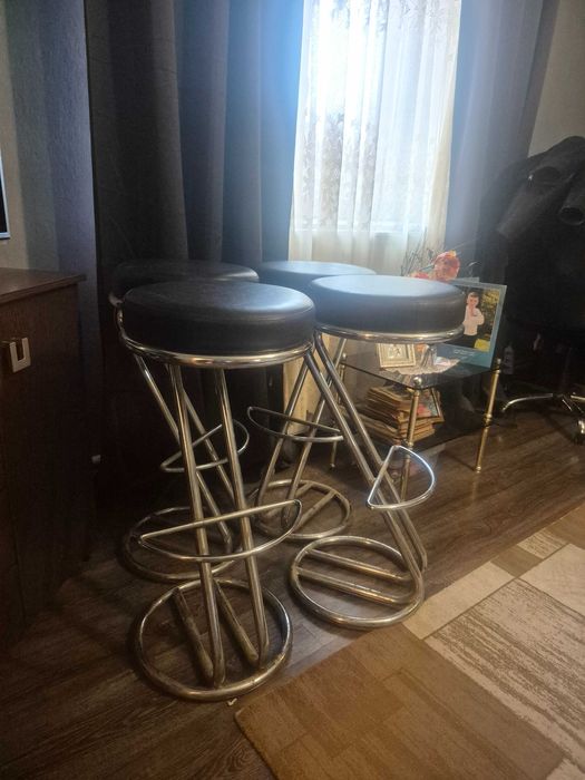 Vând scaune de piele