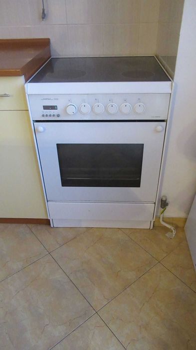 Готварска печка Siltal 2000 електрическа котлон фурна готвене