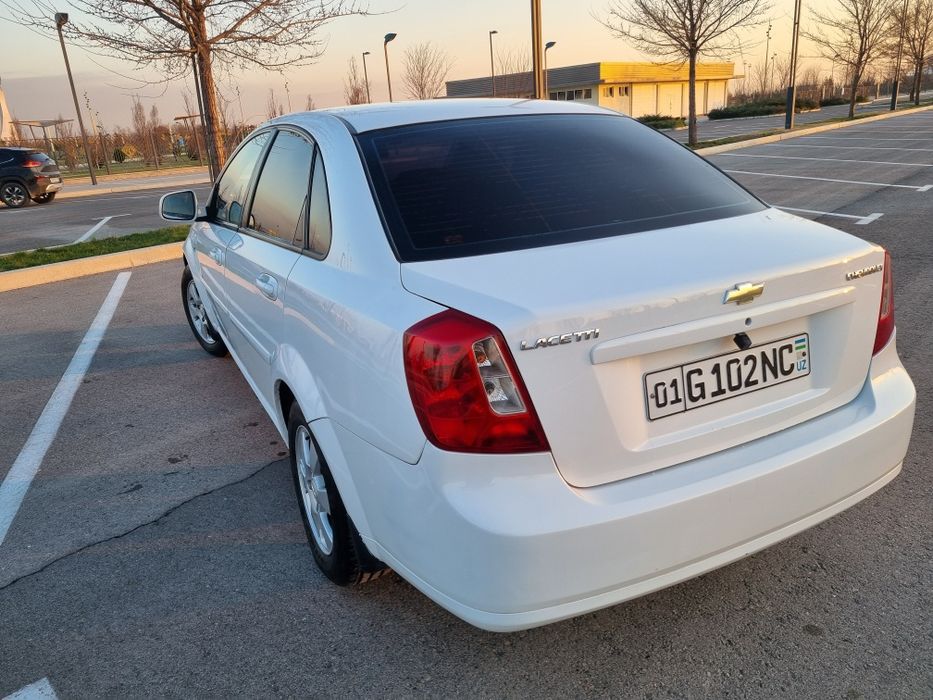 Пподаётся Ласетти 1.8