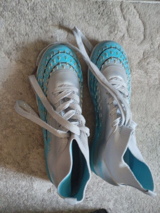 Продам кроссовки