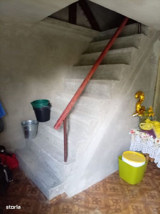 Casa cu etaj in sat Poiana-Braesti