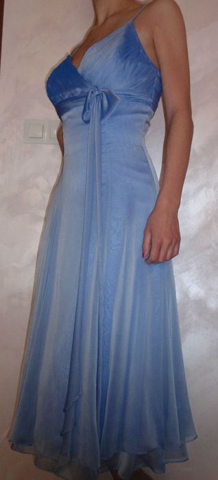 Елегантна рокля, подходяща за абитуриентка