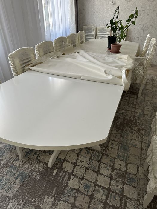 Продам стол с стульями и чехлом