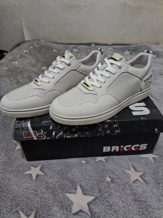 Продам кроссовки