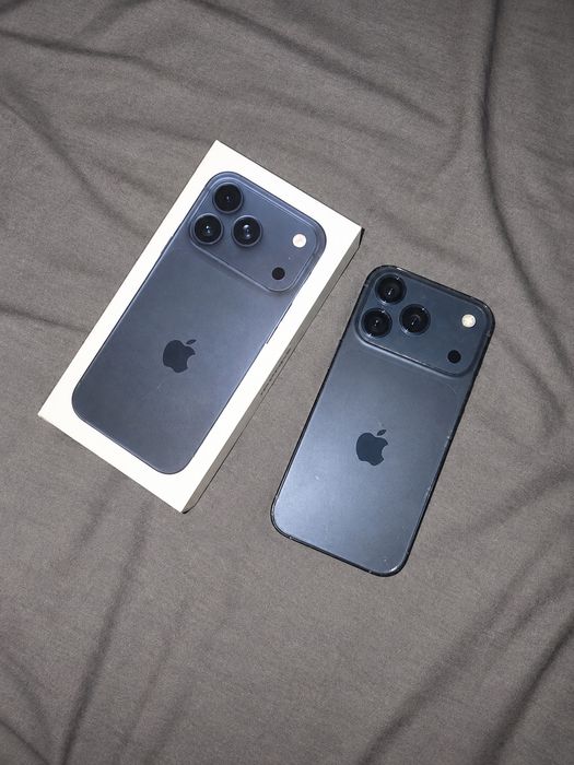 iPhone 17 pro max blue