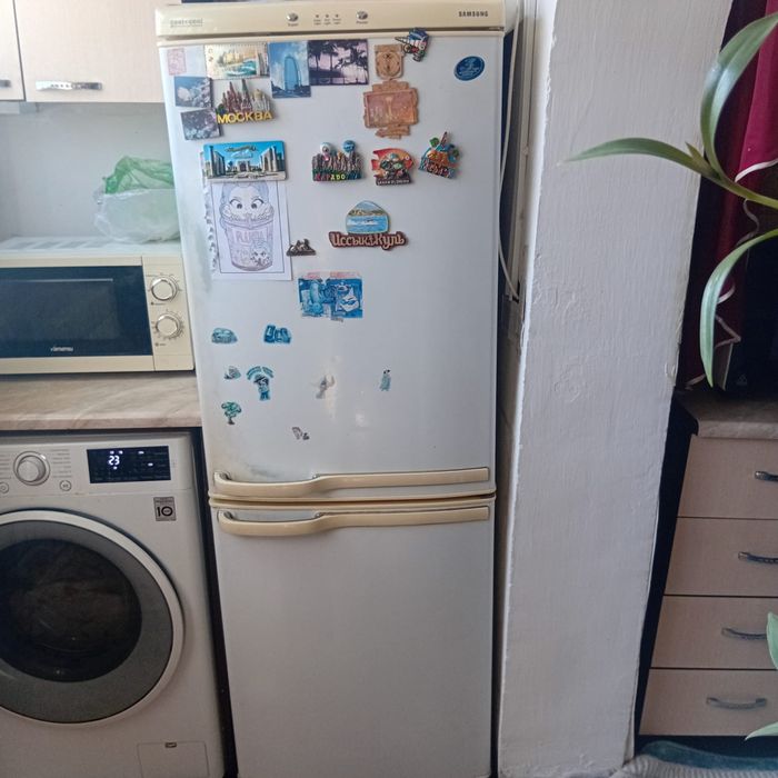 Холодильник samsung б/у, в хорошем рабочем состояний