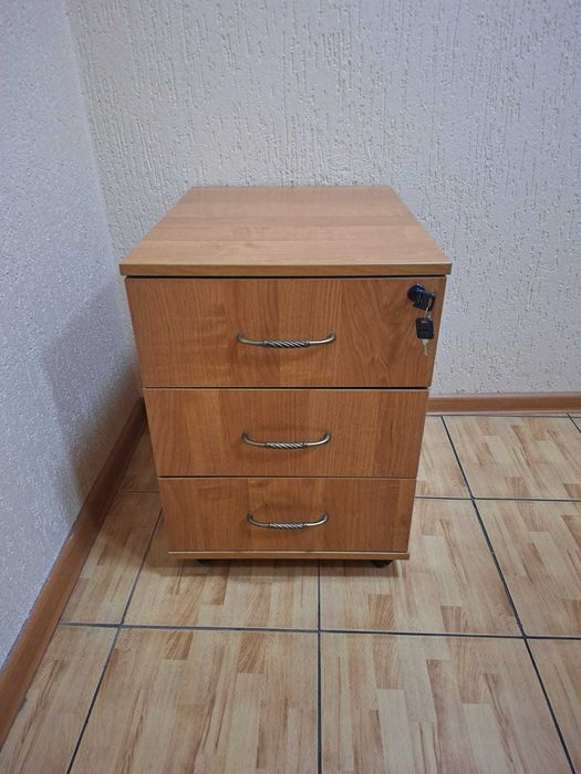 продам офисную мебель б/у