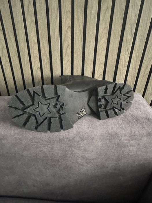 Продам демисезонные ботинки