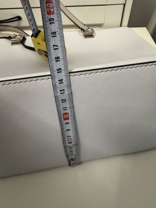 Geanta de umar Guess