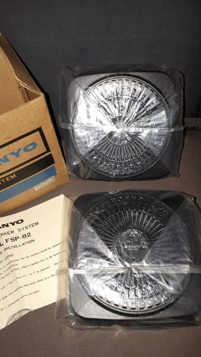 Casetofon vintage Sanyo de masina, cu boxe, nou