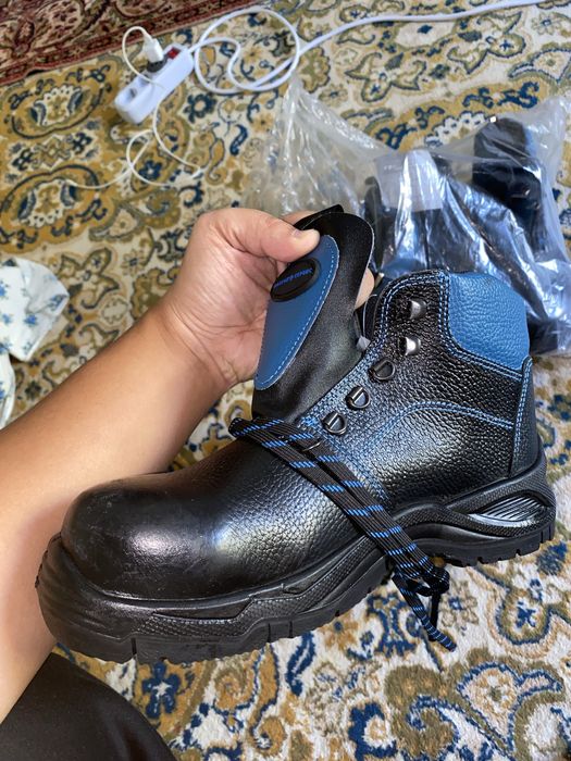Спецобувь новая спецовка 40р