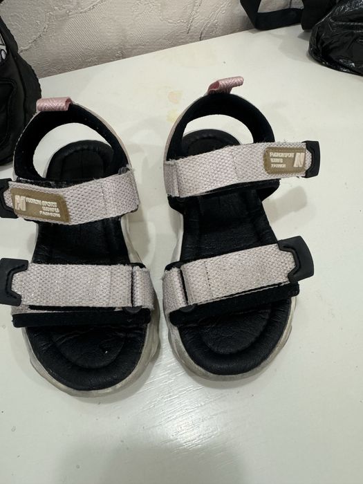 Кроссовки  на девочку, сандали