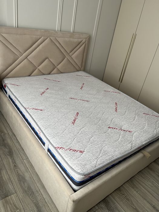 Продам матрас 1,6*2