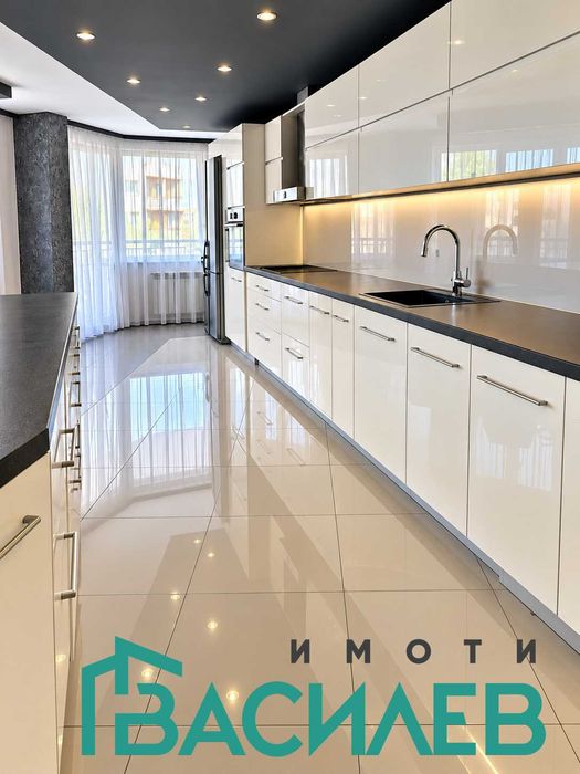Дава се под наем Многостаен апартамент в София, Център - 154 кв.м за 950 € - Снимка #1