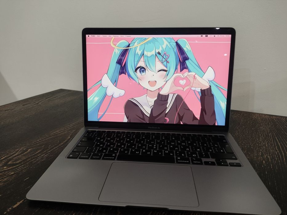 Продам MacBook Air M1 8/256GB