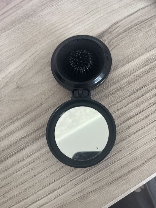 Компактная расческа