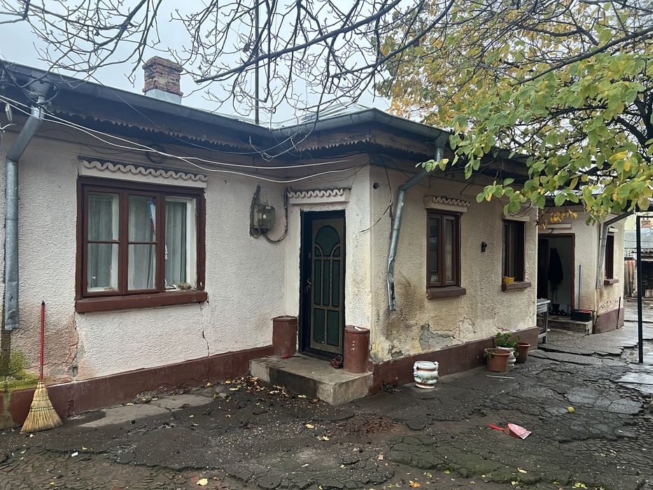 Casă locuibila - suprafata 410mp - Prelungirea Ghencea - Doua iesiri